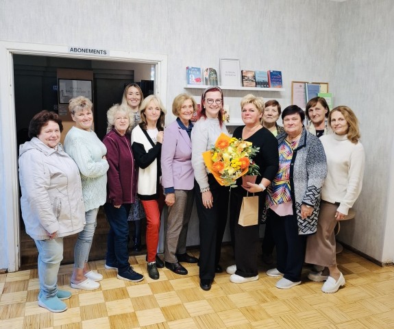 Pasākumu cikls "Ciema sarunas" - tikšanās ar Agitu Akmentiņu "Vasara burciņā"